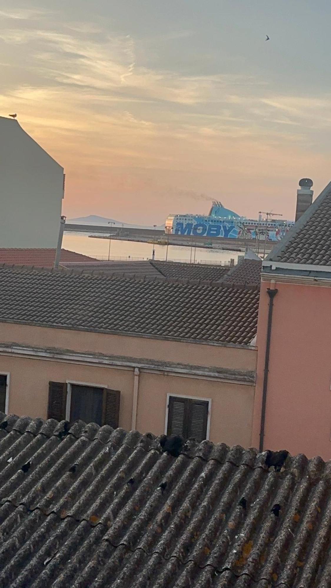 Hotel Moncici House Porto Torres Exterior foto